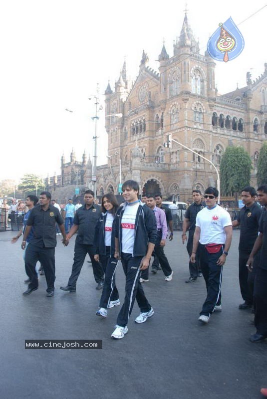 Bolly Celebs at Mumbai Marathon 2011 - 94 / 96 photos