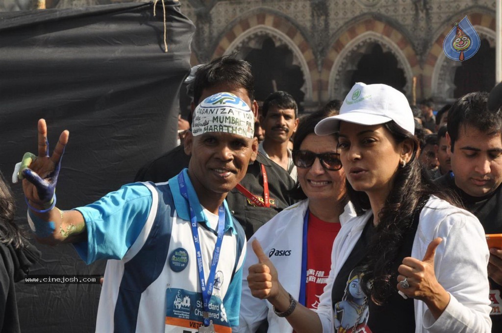Bolly Celebs at Mumbai Marathon 2013 Event - 1 / 82 photos