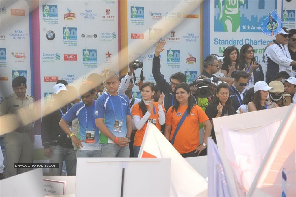 Bolly Celebs at Mumbai Marathon 2013 Event - 64 / 82 photos