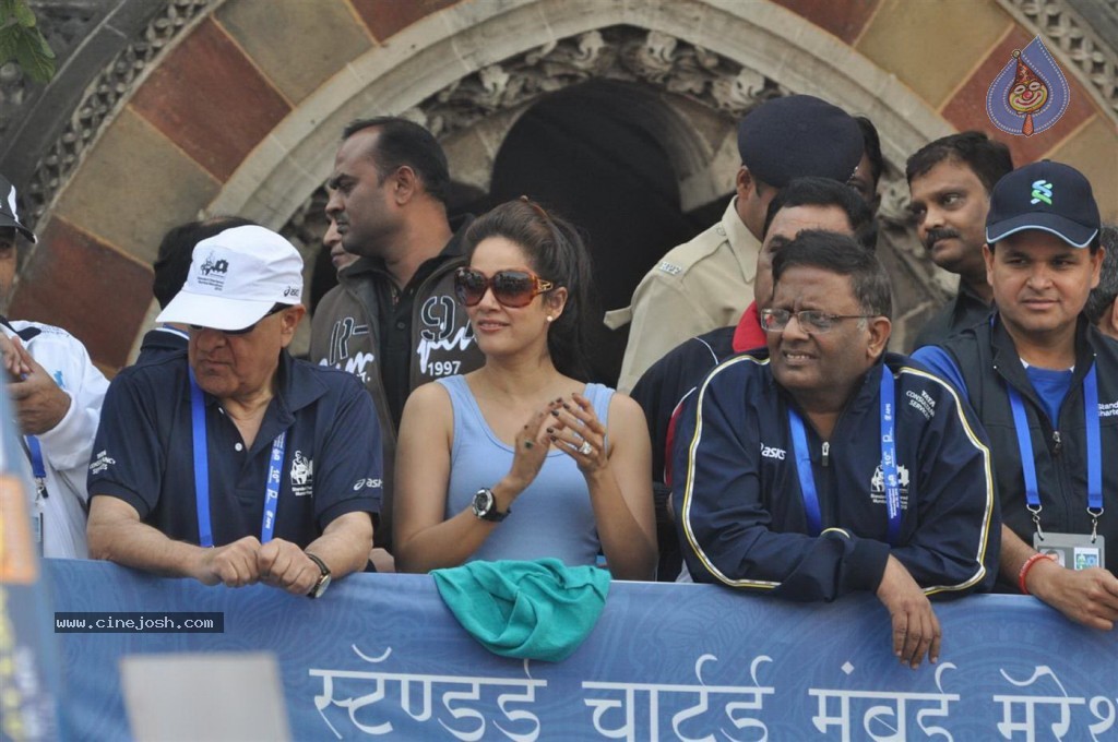 Bolly Celebs at Mumbai Marathon 2013 Event - 65 / 82 photos