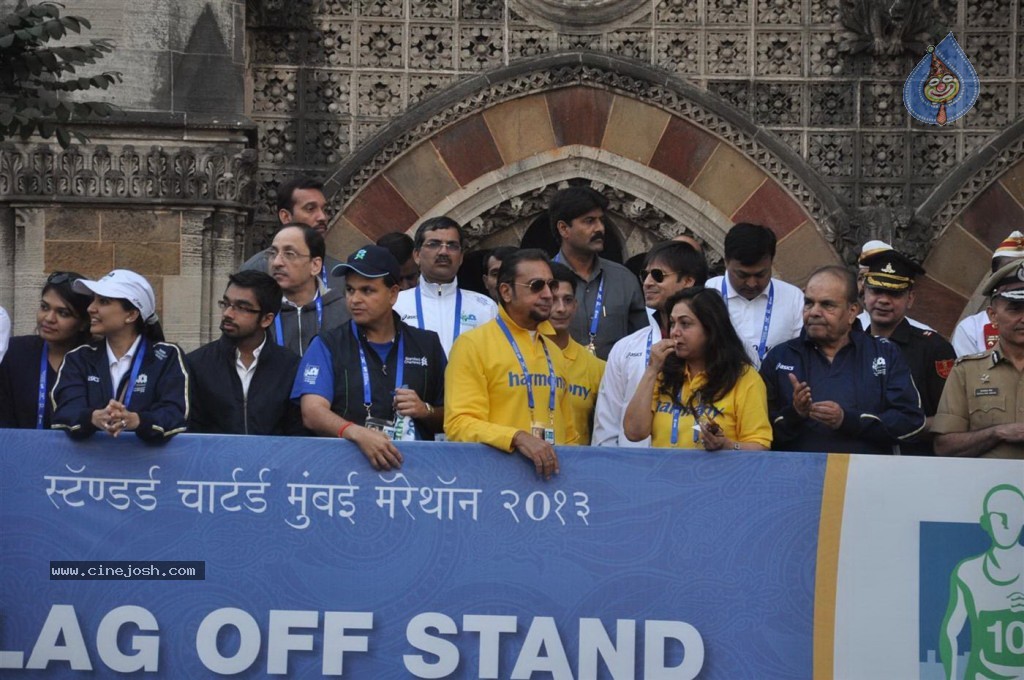 Bolly Celebs at Mumbai Marathon 2013 Event - 72 / 82 photos
