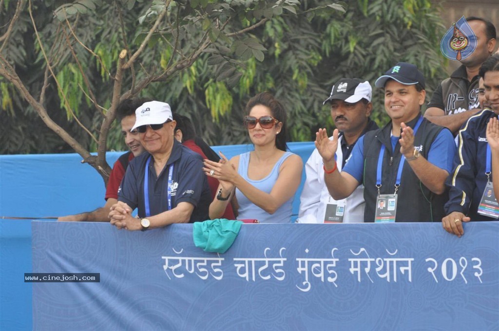 Bolly Celebs at Mumbai Marathon 2013 Event - 77 / 82 photos