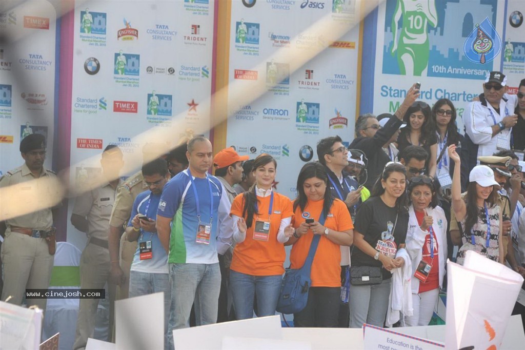 Bolly Celebs at Mumbai Marathon 2013 Event - 78 / 82 photos