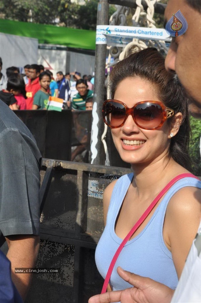 Bolly Celebs at Mumbai Marathon 2013 Event - 80 / 82 photos