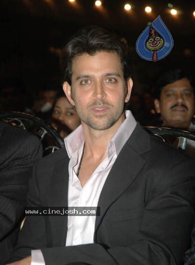 Bolly Celebs at Mumbai Police Show 2010 - 43 / 76 photos