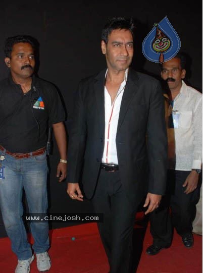 Bolly Celebs at Mumbai Police Show 2010 - 54 / 76 photos