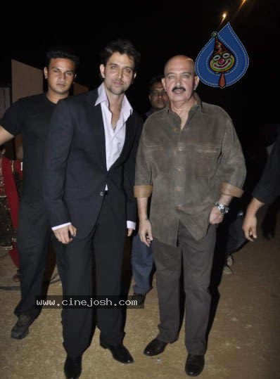 Bolly Celebs at Mumbai Police Show 2010 - 60 / 76 photos