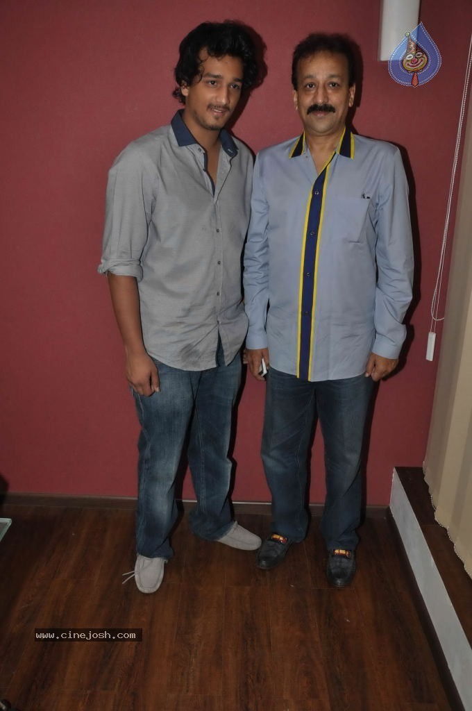 Bolly Celebs at Nadeem Lakdawala Party - 44 / 51 photos