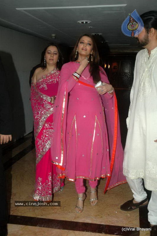 Bolly Celebs at Neelam Wedding Reception - 70 / 150 photos