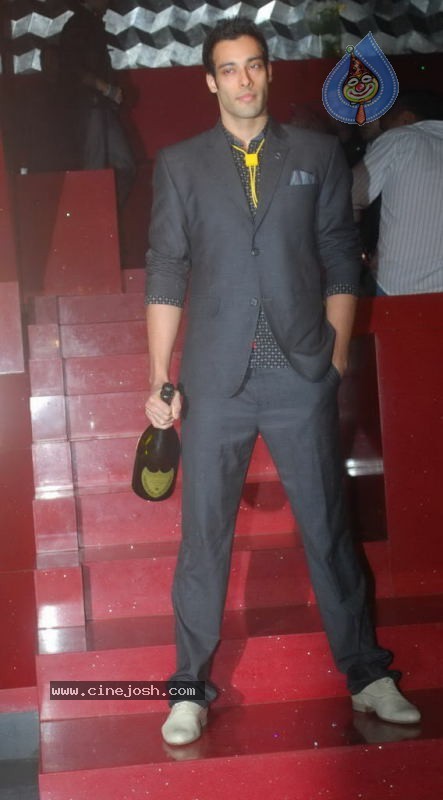 Bolly Celebs at Nishka Lullas Collection Launch for Provogue - 20 / 39 photos