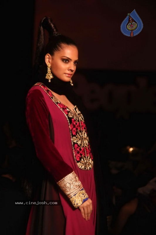 Bolly Celebs at People Magazine Best Dressed Awards 2011 - 1 / 58 photos