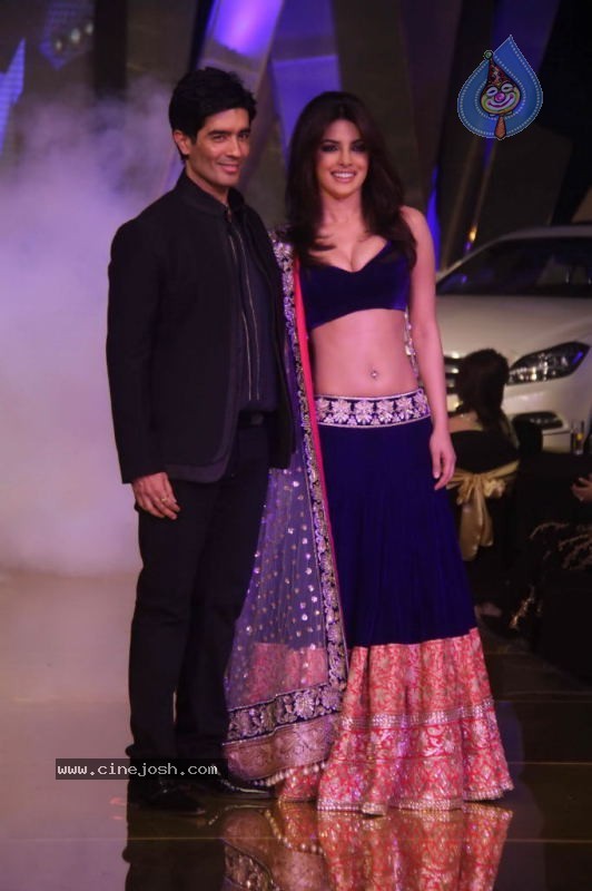 Bolly Celebs at People Magazine Best Dressed Awards 2011 - 46 / 58 photos