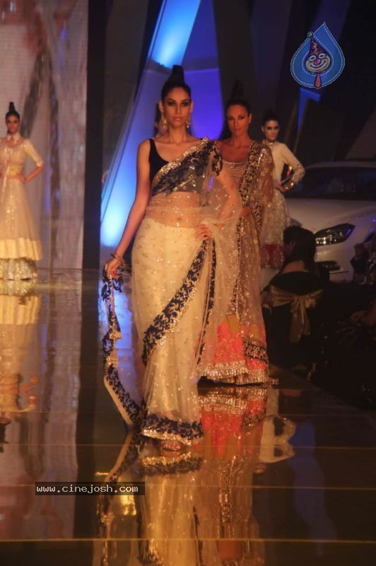 Bolly Celebs at People Magazine Best Dressed Awards 2011 - 50 / 58 photos