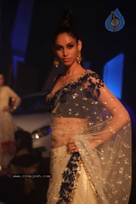 Bolly Celebs at People Magazine Best Dressed Awards 2011 - 58 / 58 photos