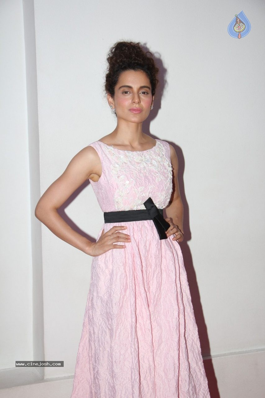 Bolly Celebs at R Madhavan Bday Bash - 76 / 121 photos