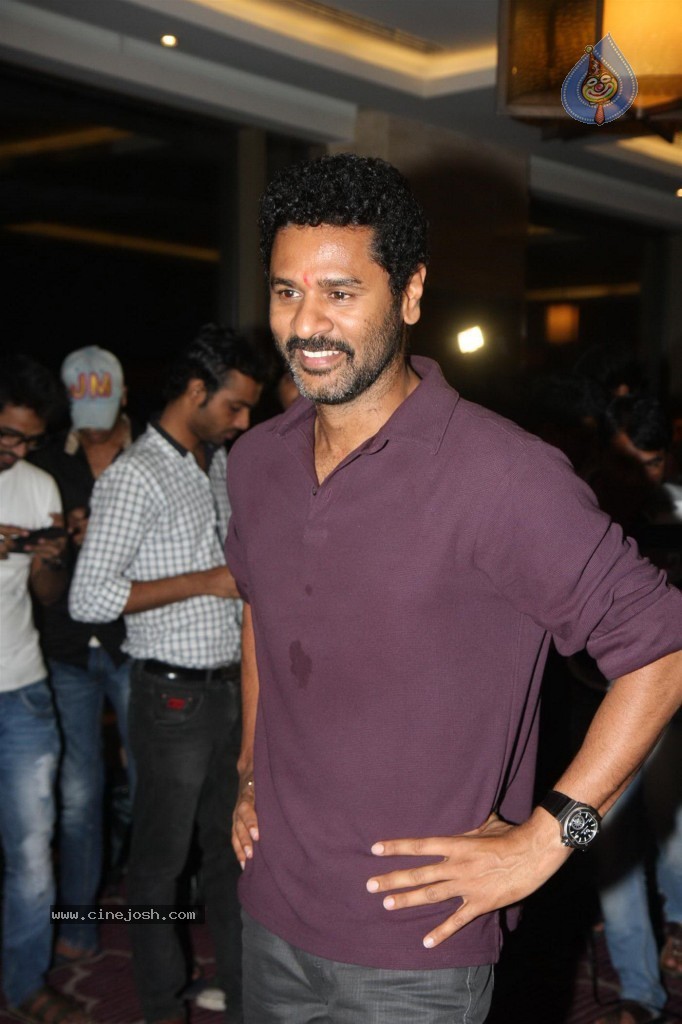 Bolly Celebs at Raanjhanaa Success Party - 3 / 70 photos