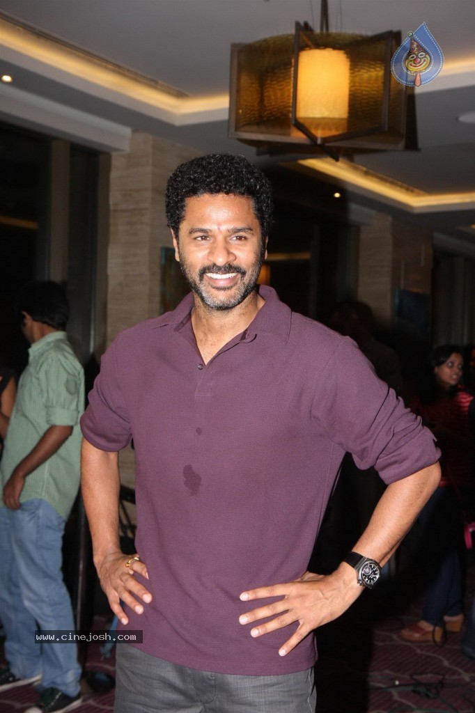 Bolly Celebs at Raanjhanaa Success Party - 11 / 70 photos