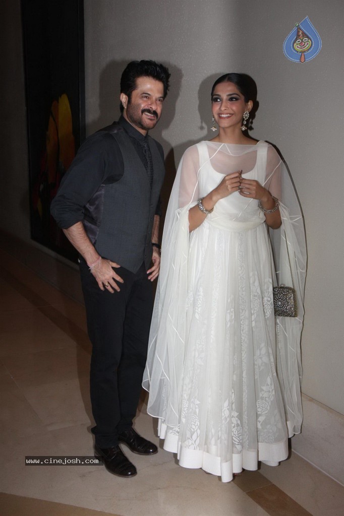 Bolly Celebs at Raanjhanaa Success Party - 17 / 70 photos