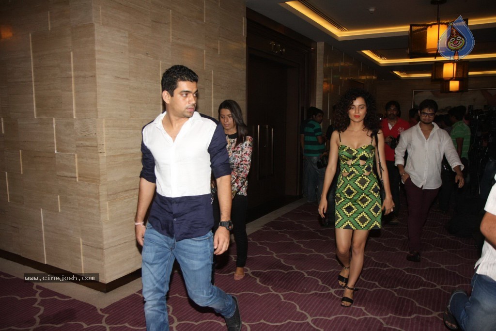 Bolly Celebs at Raanjhanaa Success Party - 43 / 70 photos