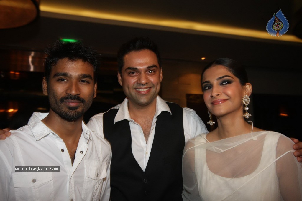 Bolly Celebs at Raanjhanaa Success Party - 46 / 70 photos