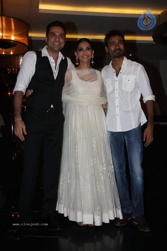 Bolly Celebs at Raanjhanaa Success Party - 47 / 70 photos