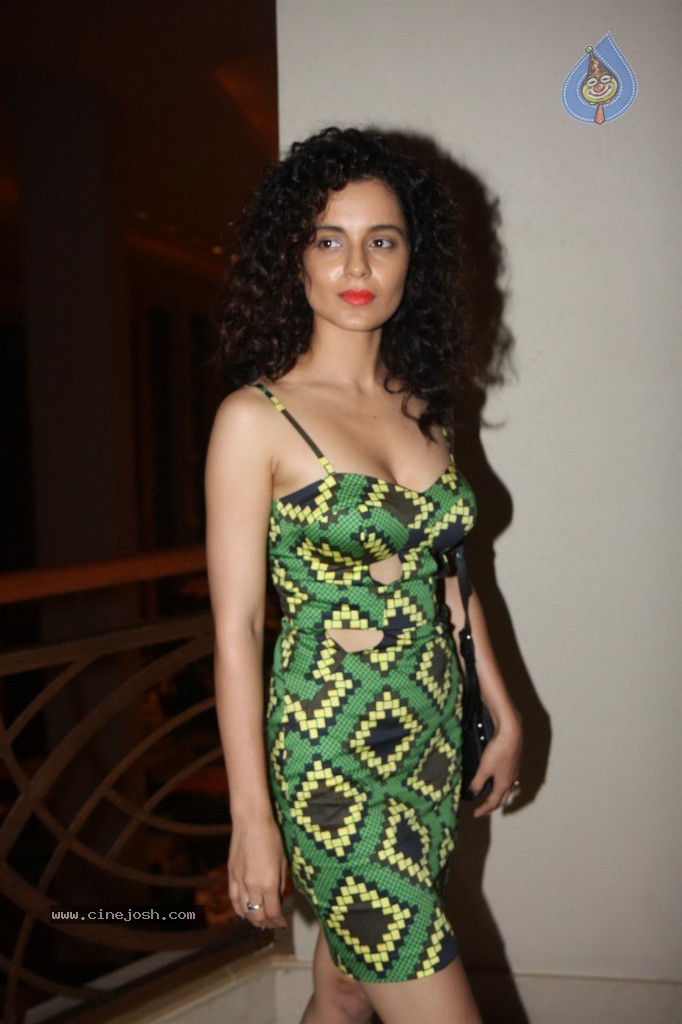 Bolly Celebs at Raanjhanaa Success Party - 53 / 70 photos