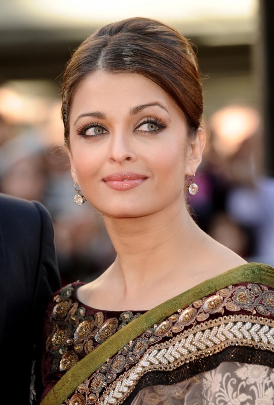 Bolly Celebs at Raavan Movie Premiere in London - 14 / 20 photos