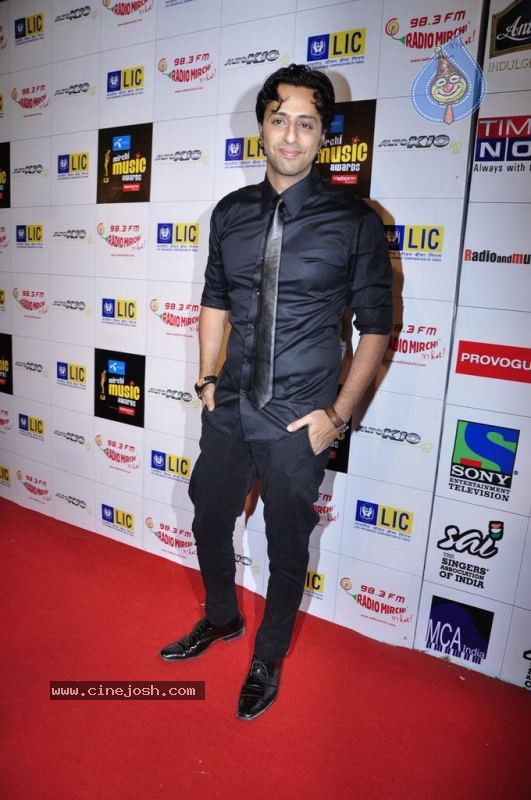 Bolly Celebs at Radio Mirchi Music Awards - 44 / 126 photos