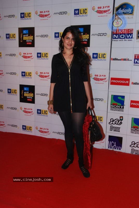 Bolly Celebs at Radio Mirchi Music Awards - 46 / 126 photos