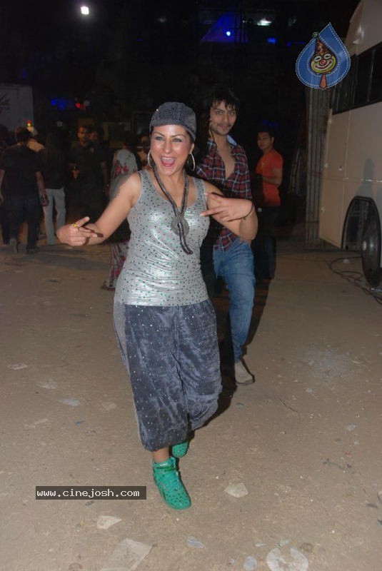 Bolly Celebs at Radio Mirchi Music Awards - 54 / 126 photos