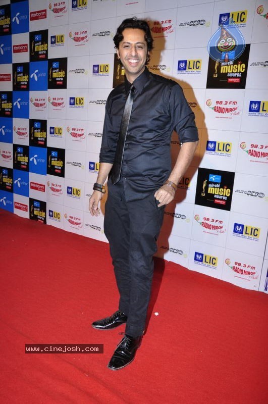 Bolly Celebs at Radio Mirchi Music Awards - 59 / 126 photos