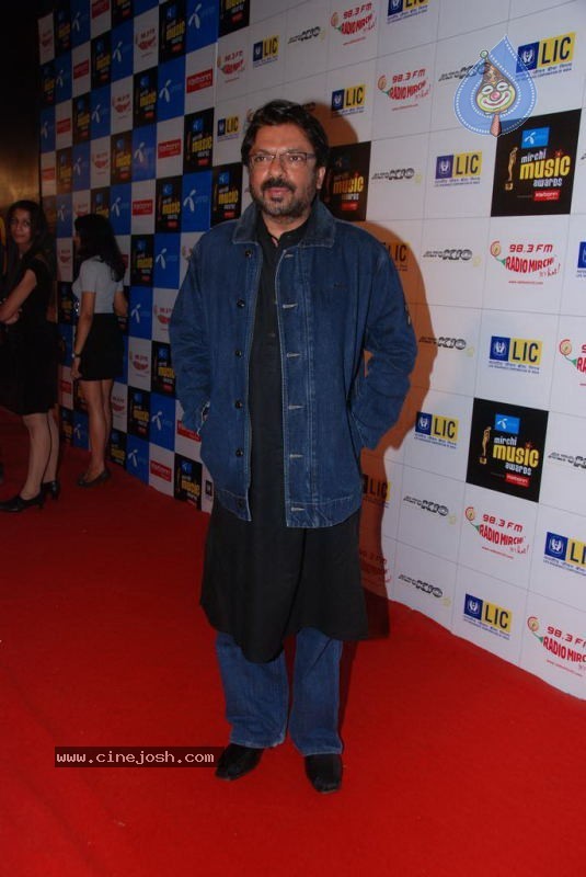 Bolly Celebs at Radio Mirchi Music Awards - 74 / 126 photos