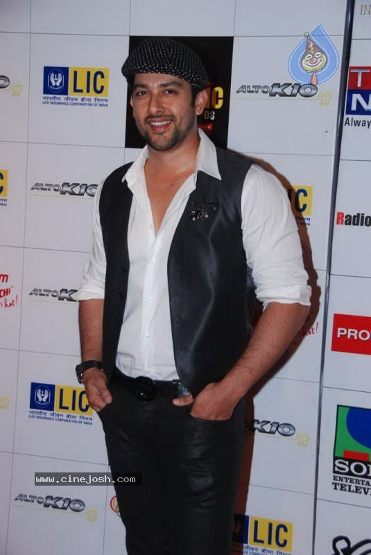 Bolly Celebs at Radio Mirchi Music Awards - 87 / 126 photos