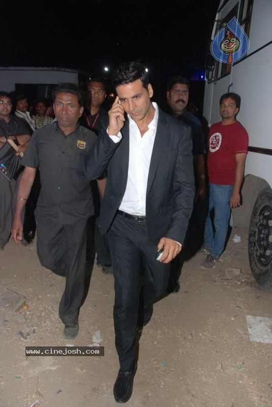 Bolly Celebs at Radio Mirchi Music Awards - 108 / 126 photos