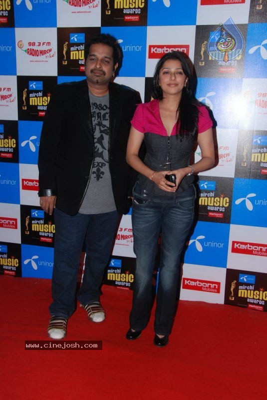 Bolly Celebs at Radio Mirchi Music Awards - 117 / 126 photos