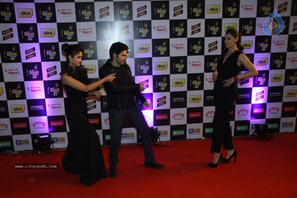 Bolly Celebs at Radio Mirchi Music Awards 2014 - 55 / 58 photos