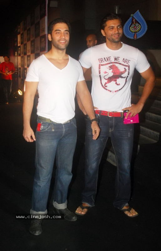 Bolly Celebs at Ragini MMS Movie Premiere - 39 / 56 photos