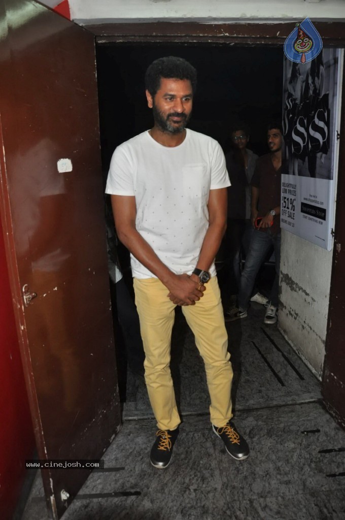 Bolly Celebs at Ramaiya Vastavaiya Special Show - 16 / 79 photos