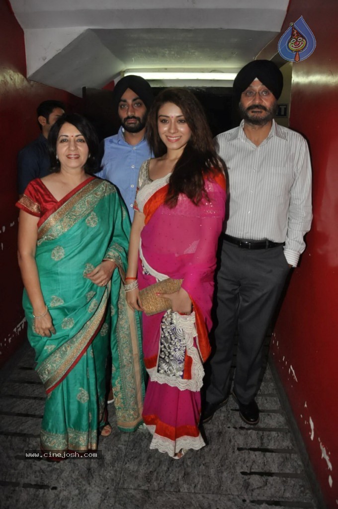 Bolly Celebs at Ramaiya Vastavaiya Special Show - 71 / 79 photos