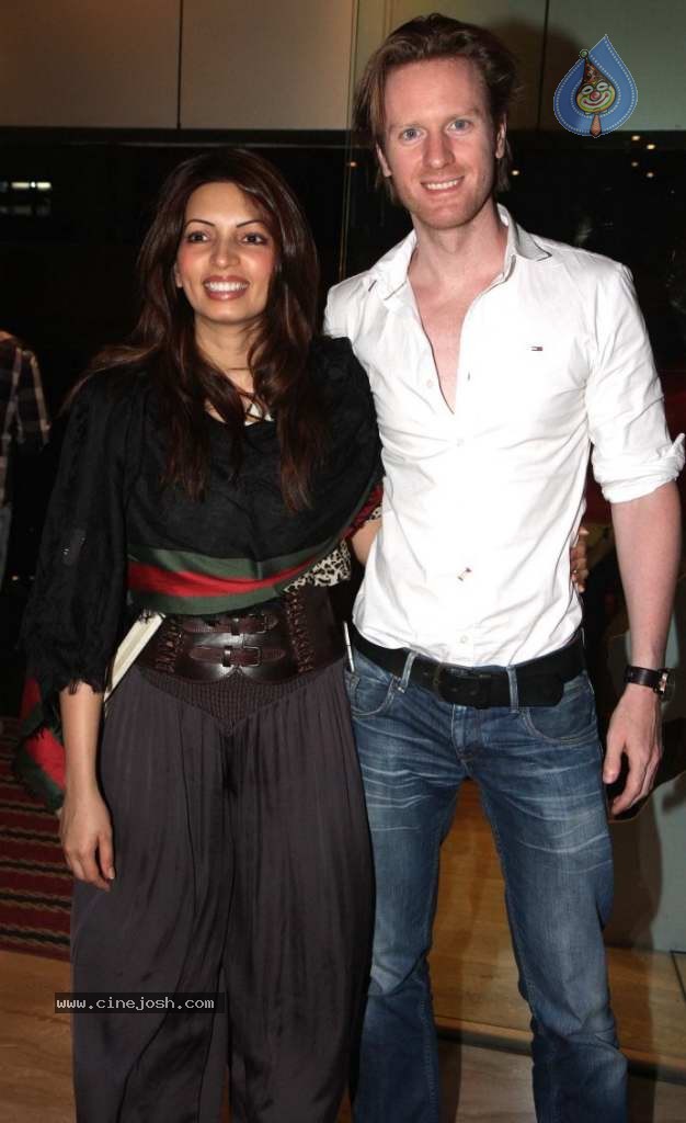 Bolly Celebs at Riddick Premiere - 28 / 28 photos