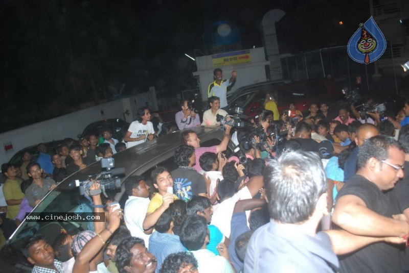 Bolly Celebs at Robot Premiere - 31 / 70 photos