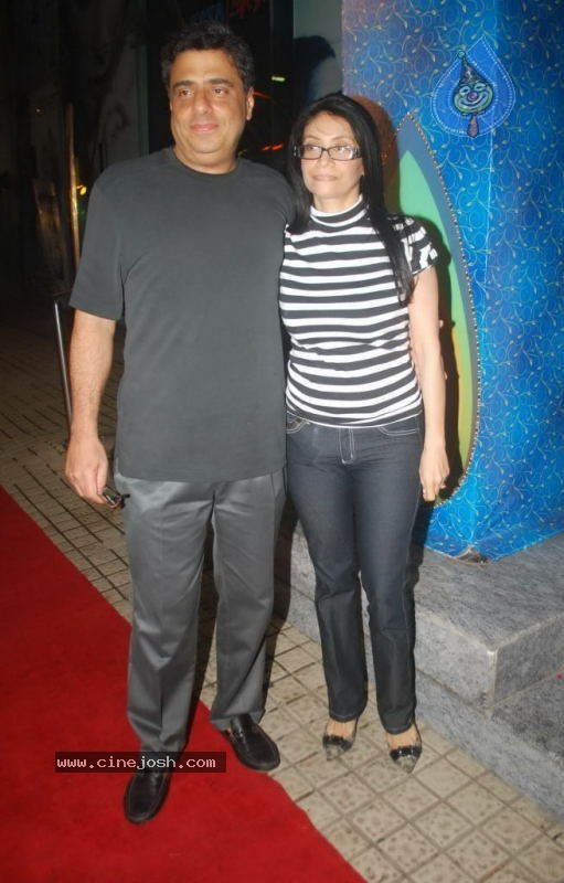 Bolly Celebs at Robot Premiere - 44 / 70 photos