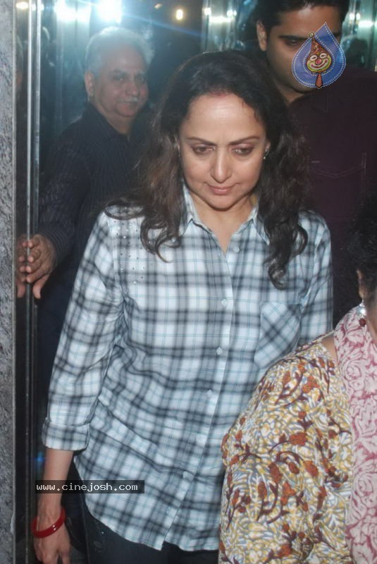 Bolly Celebs at Robot Premiere - 66 / 70 photos