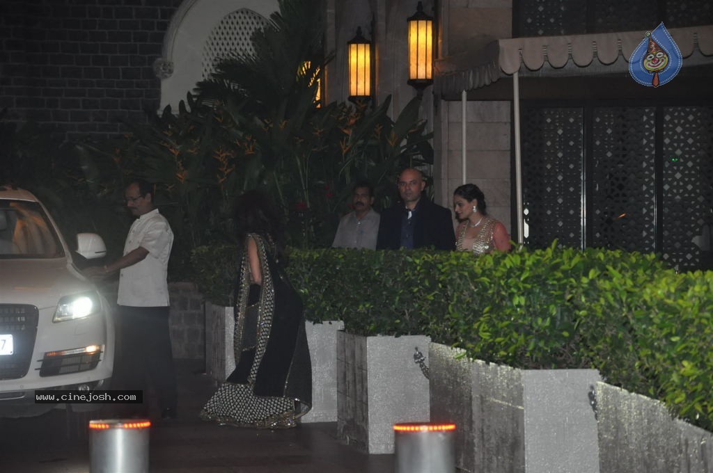 Bolly Celebs at Saif-Kareena Wedding Party - 74 / 80 photos