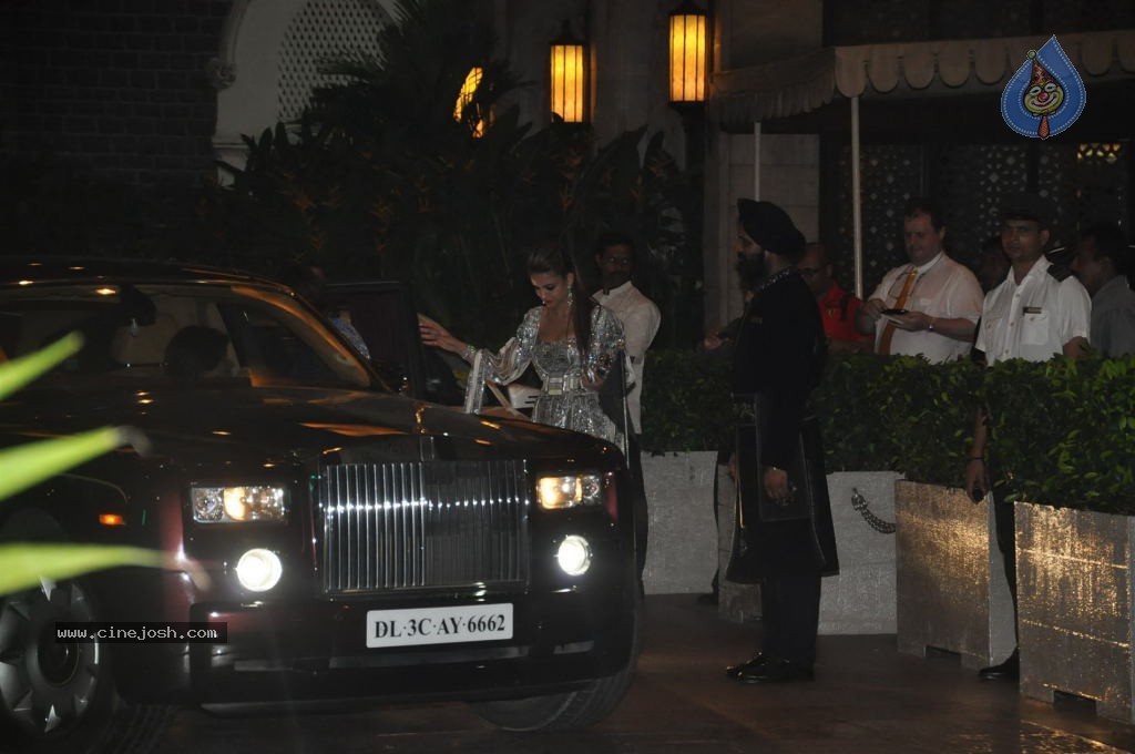 Bolly Celebs at Saif-Kareena Wedding Party - 75 / 80 photos