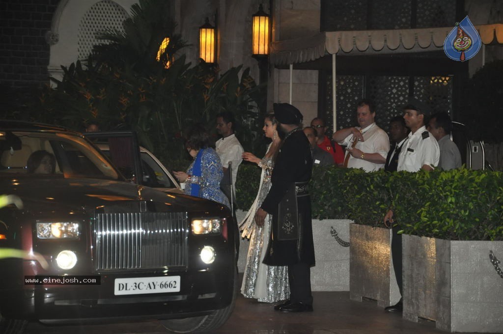 Bolly Celebs at Saif-Kareena Wedding Party - 76 / 80 photos