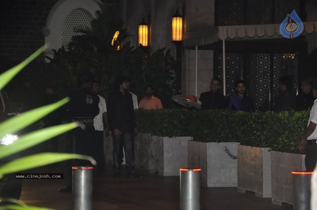 Bolly Celebs at Saif-Kareena Wedding Party - 78 / 80 photos