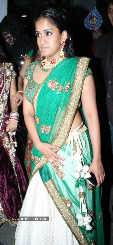 Bolly Celebs at Salman Khan Family Bash - 2 / 32 photos