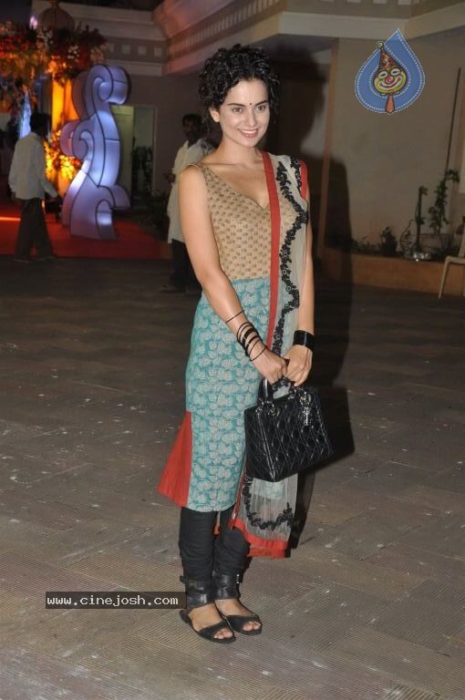 Bolly Celebs at Sanjay Dutt Mata Ki Chauki Event - 2 / 47 photos