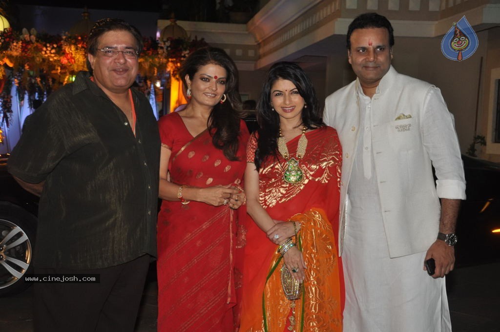 Bolly Celebs at Sanjay Dutt Mata Ki Chauki Event - 5 / 47 photos
